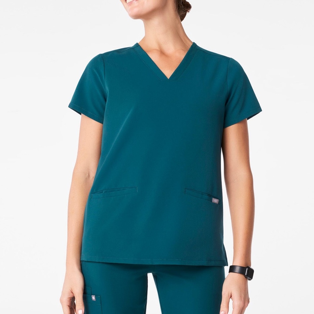 Figs Women's Casma 3 Pocket Scrub Top Short Sleeve V-Neck Caribbean Blue XS